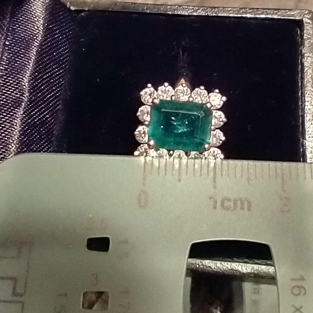 Gold Ring 14k Solid Gold/14 CZ stones surrounding Emerald Lab Created Ctr Stone - Picture 16 of 16